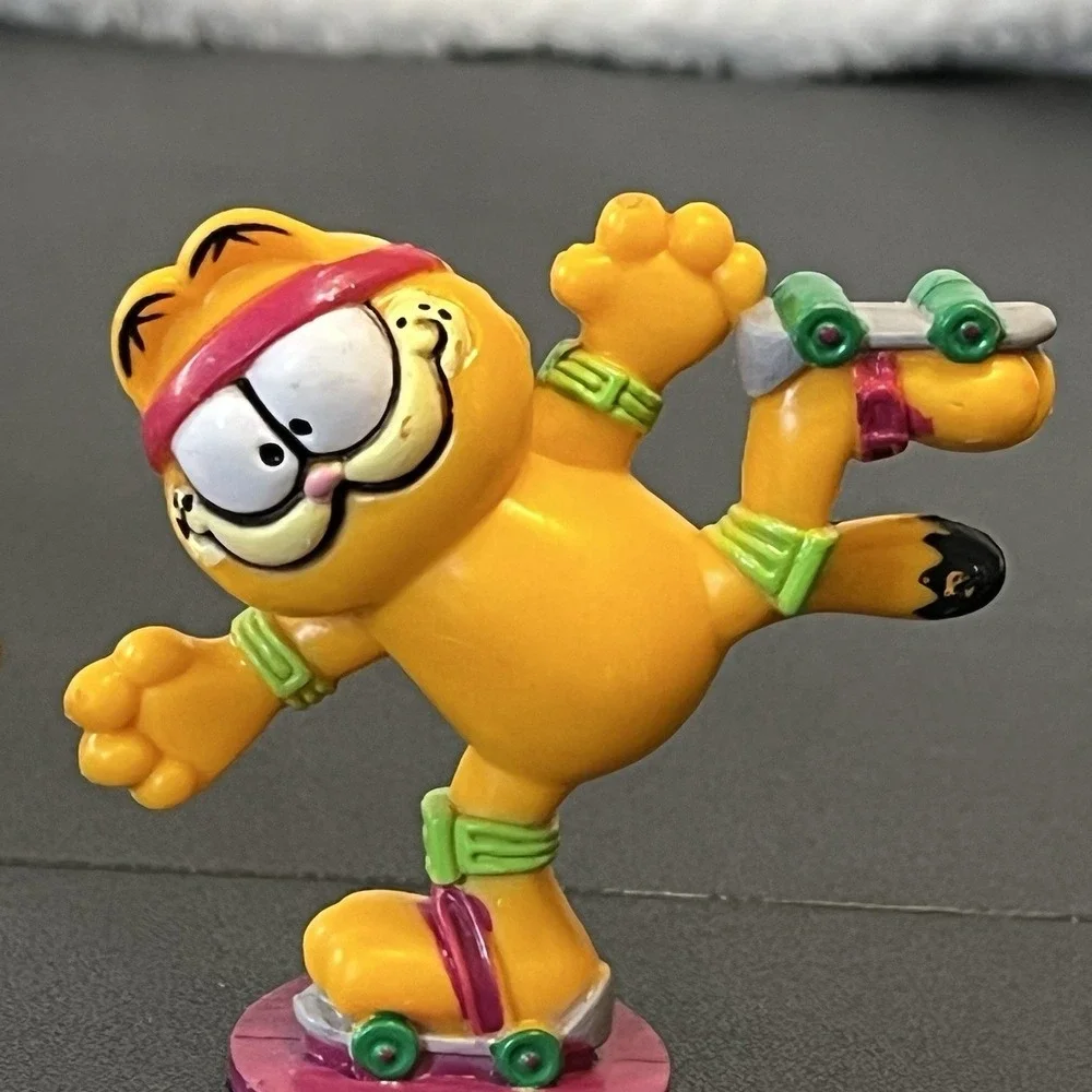 Vintage 1981 Garfield On Roller Skates & In Motion PVC Mini Figurine Figure Lot